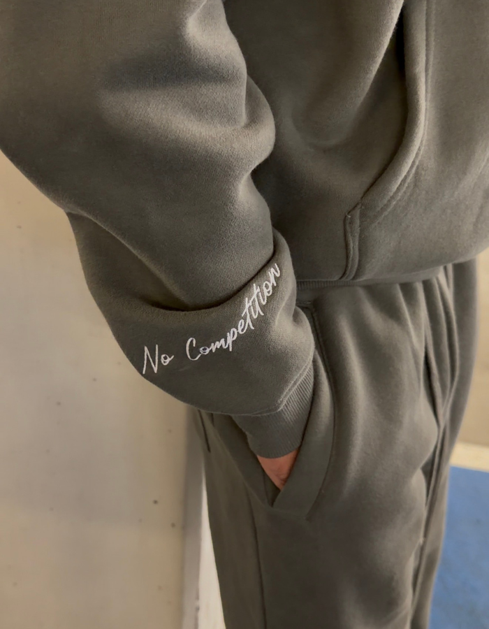 [DZYRE] STRAIGHT-LEGGED TRACKSUIT - CHARCOAL